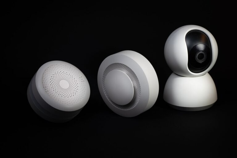 Conjunto de dispositivos inteligentes conectados e sensores