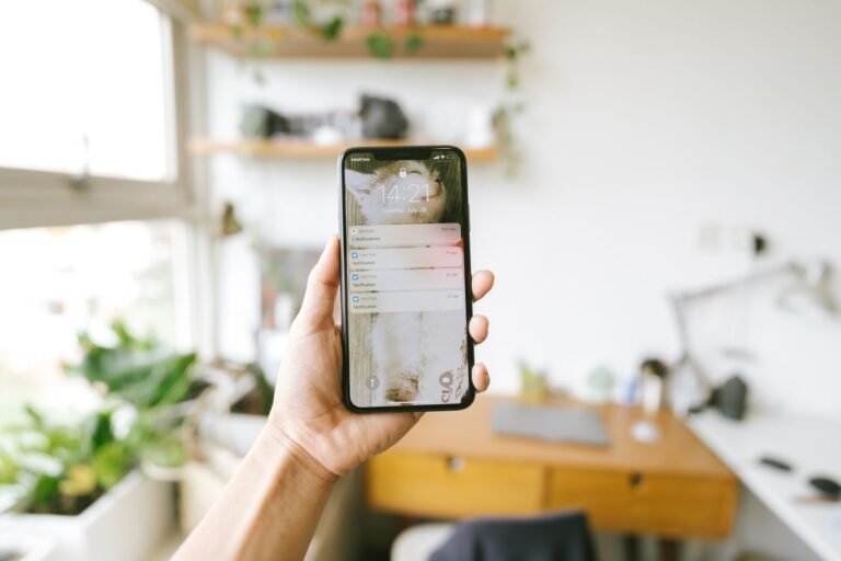 Notificações demais estão roubando sua atenção: como recuperar o foco sem abandonar o celular