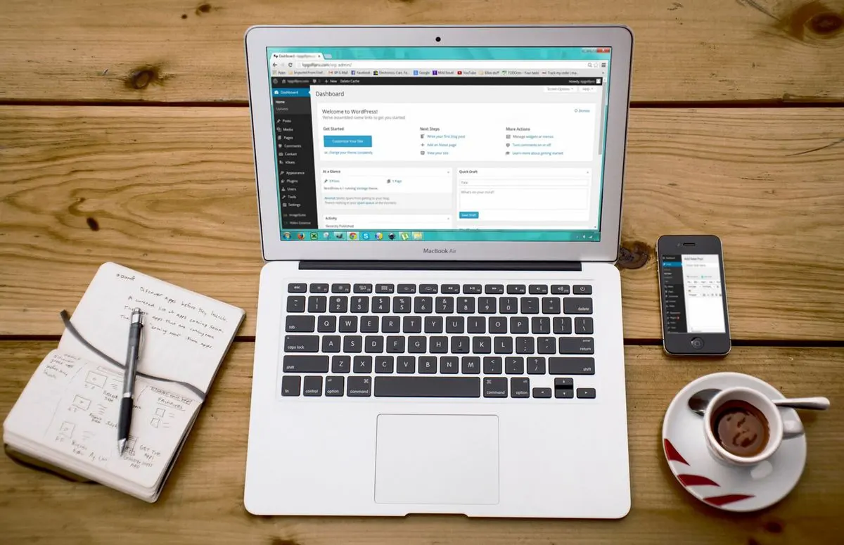 WordPress ou plataforma sob medida: quando cada um se paga?
